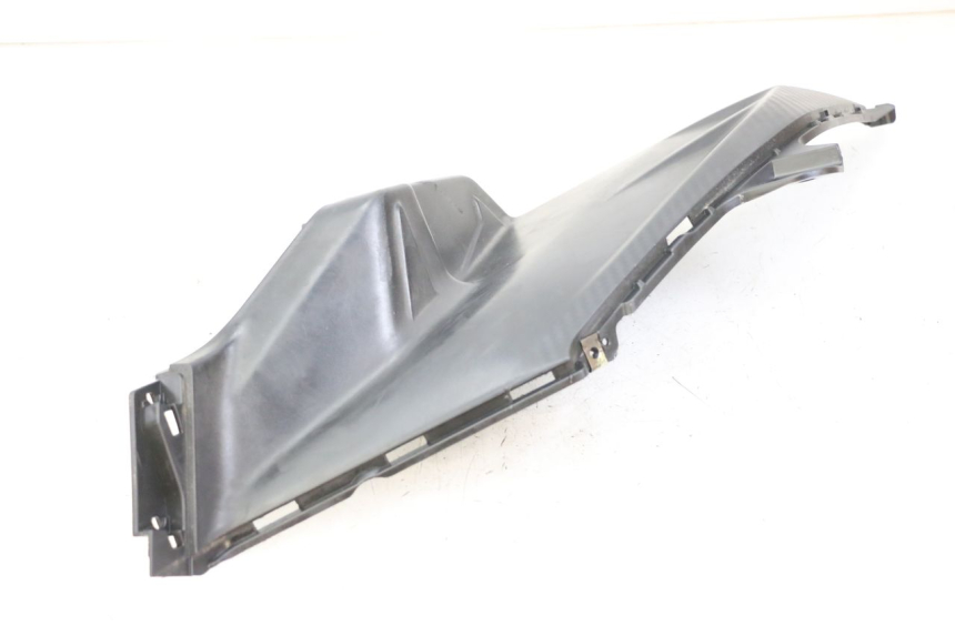 photo de UNTER SITZ VERKLEIDUNG RECHTS SYM ORBIT III 3 4T 50 (2021 - 2025) - Technische Nahaufnahme