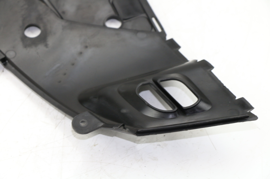 photo de UNTER SITZ VERKLEIDUNG RECHTS KYMCO PEOPLE S 125 (2000 - 2008)