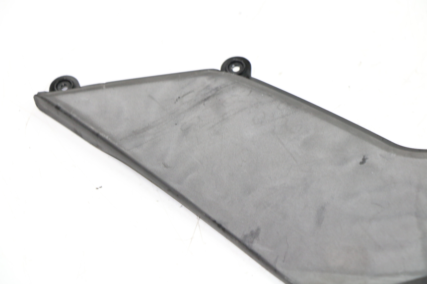 photo de UNTER SITZ VERKLEIDUNG RECHTS KYMCO PEOPLE S 125 (2000 - 2008)