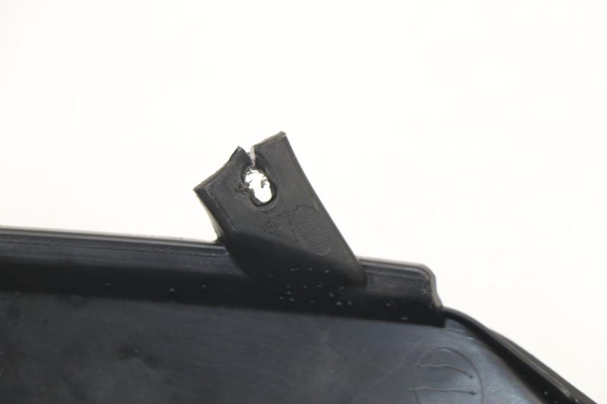 photo de UNTER SITZ VERKLEIDUNG RECHTS PIAGGIO FLY 2T 50 (2004 - 2017)