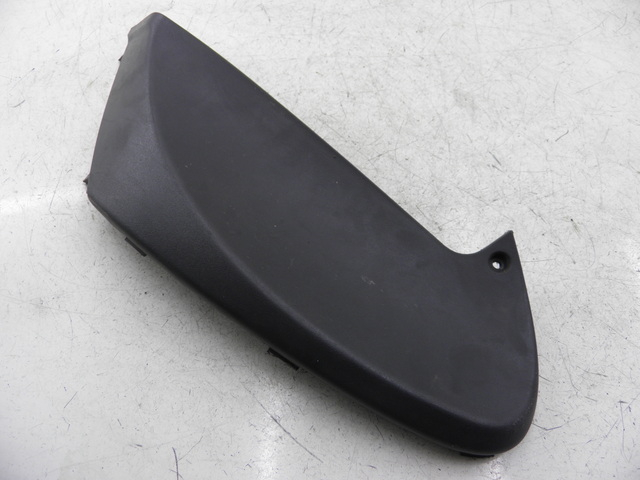 photo de UNTER SITZ VERKLEIDUNG RECHTS PIAGGIO FLY 2T 50 (2004 - 2017)