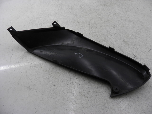 photo de UNTER SITZ VERKLEIDUNG RECHTS PIAGGIO FLY 2T 50 (2004 - 2017)
