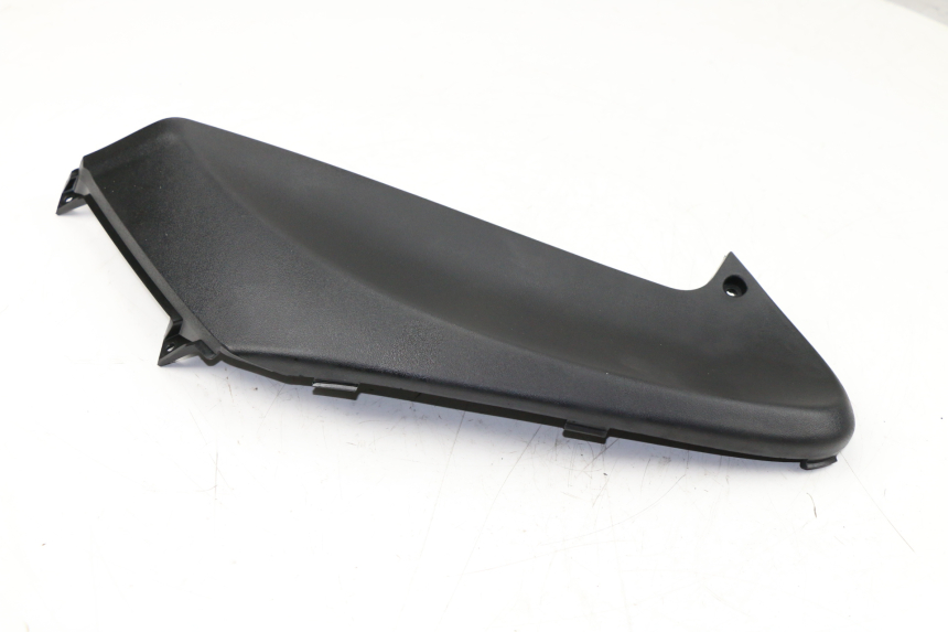 photo de UNTER SITZ VERKLEIDUNG RECHTS PIAGGIO FLY 2T 50 (2004 - 2017)