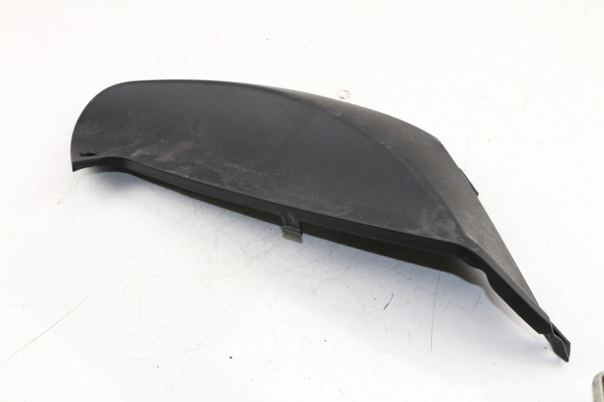 photo de UNTER SITZ VERKLEIDUNG RECHTS PIAGGIO FLY 2T 50 (2004 - 2017)