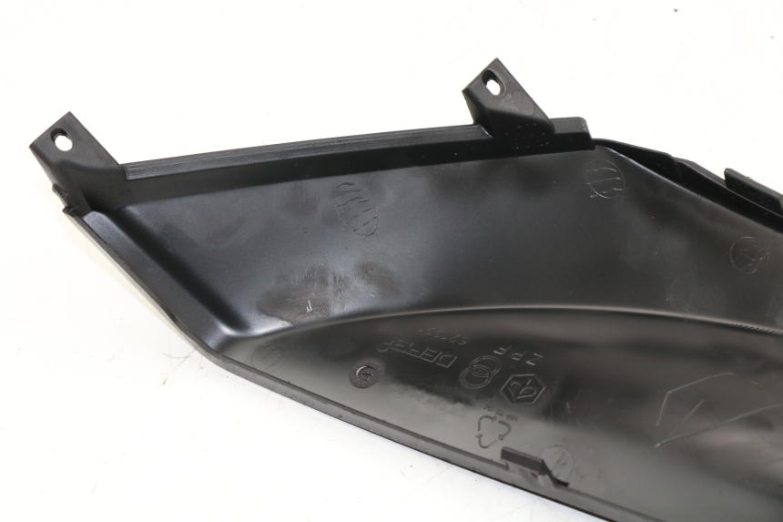 photo de UNTER SITZ VERKLEIDUNG RECHTS PIAGGIO FLY 2T 50 (2004 - 2017)