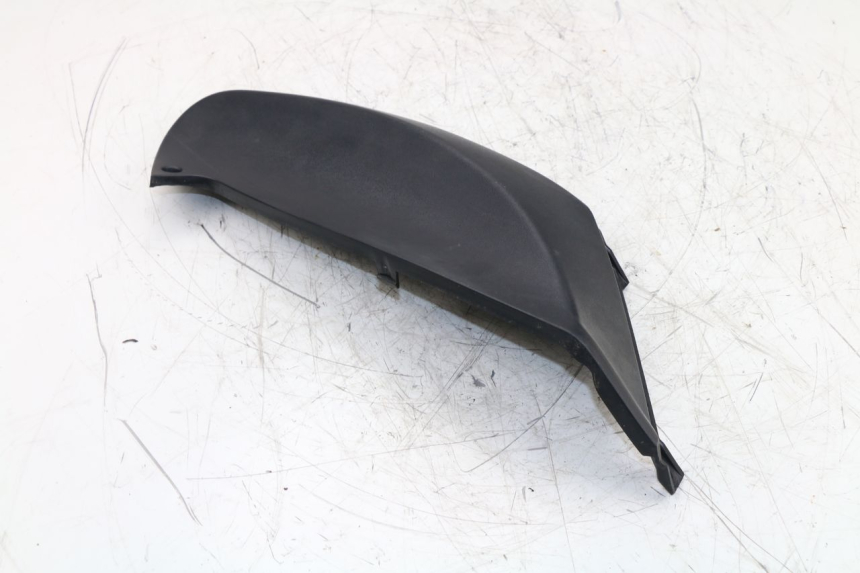 photo de UNTER SITZ VERKLEIDUNG RECHTS PIAGGIO FLY 2T 50 (2004 - 2017)