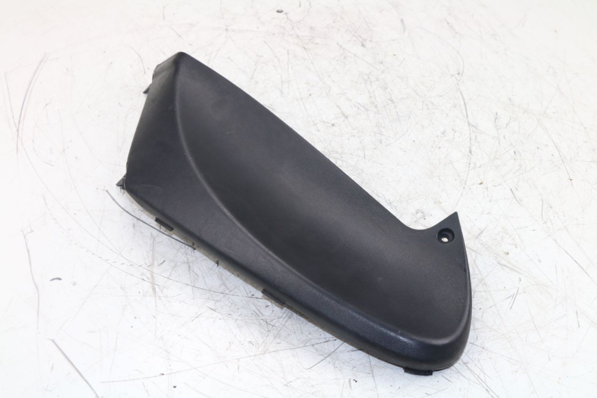 photo de UNTER SITZ VERKLEIDUNG RECHTS PIAGGIO FLY 2T 50 (2004 - 2017)