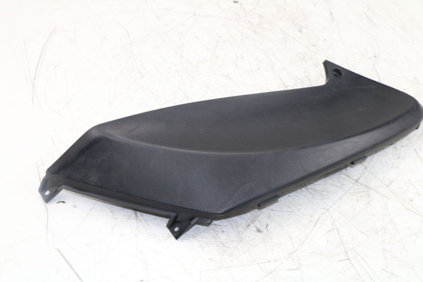 photo de UNTER SITZ VERKLEIDUNG RECHTS PIAGGIO FLY 2T 50 (2004 - 2017)