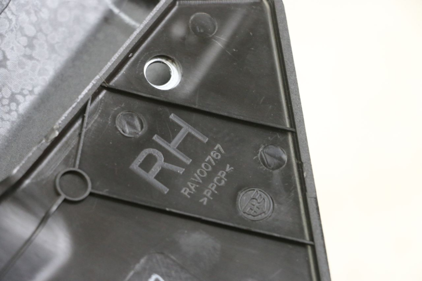 photo de UNTER SITZ VERKLEIDUNG RECHTS ROYAL ENFIELD SCRAM 411 (2022 - 2024)