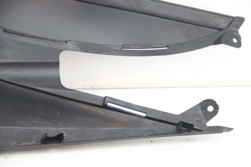 photo de RECHTER SITZBANKDECKEL SUZUKI SIXTEEN 125 (2008 - 2010)