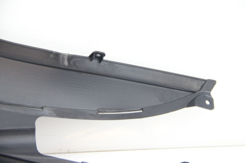 photo de RECHTER SITZBANKDECKEL SUZUKI SIXTEEN 125 (2008 - 2010)