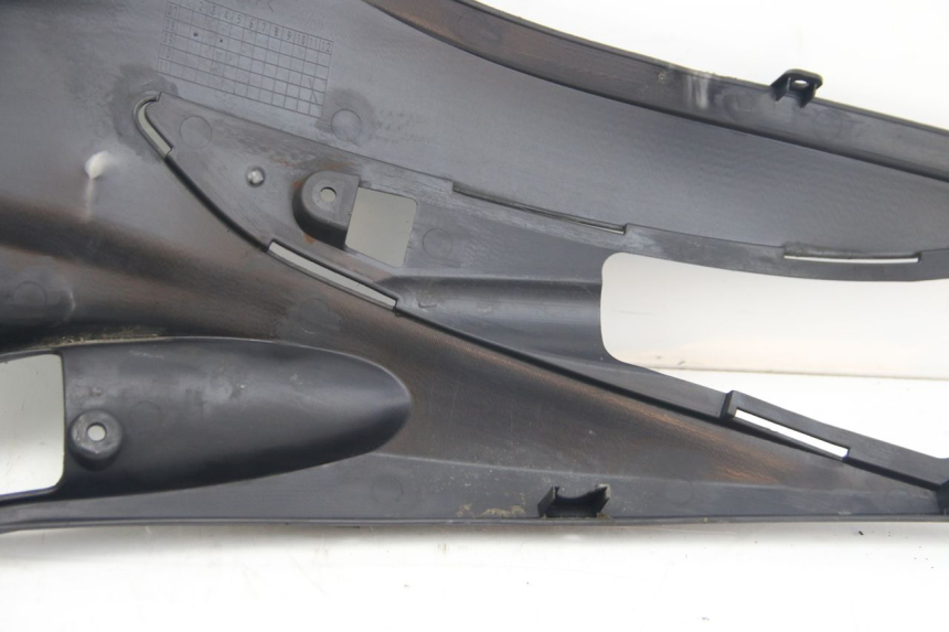 photo de RECHTER SITZBANKDECKEL SUZUKI SIXTEEN 125 (2008 - 2010)