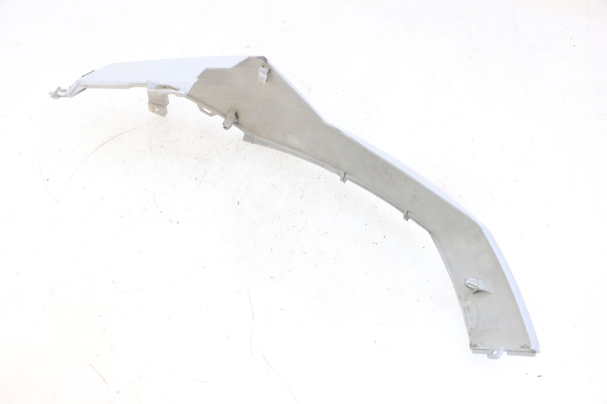 photo de UNTER SITZ VERKLEIDUNG RECHTS PEUGEOT SPEEDFIGHT 4 4T EFI 50 (2021 - 2025) - Zoom auf Gebrauchszustand