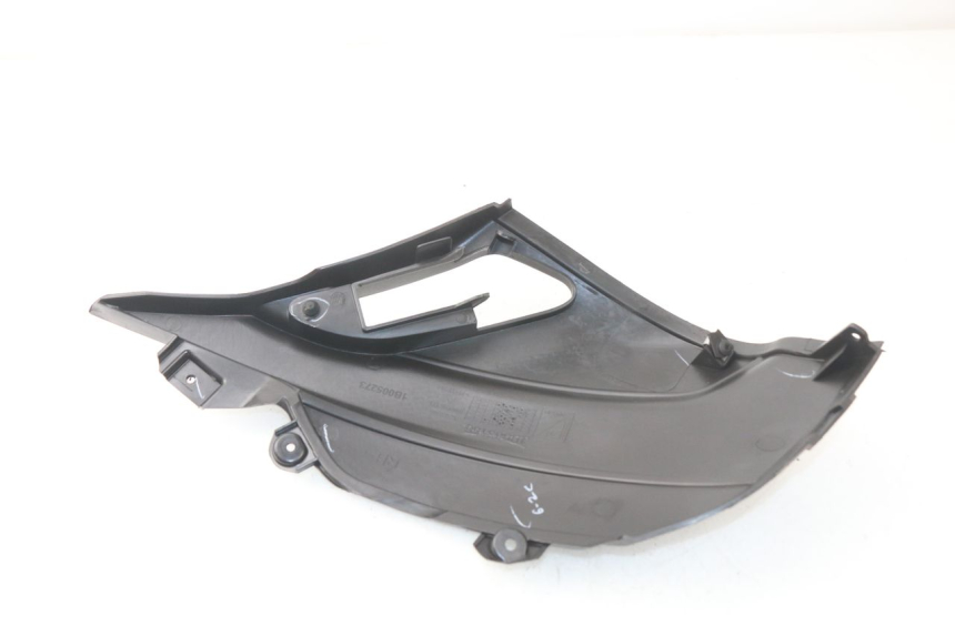 photo de UNTER SITZ VERKLEIDUNG RECHTS APRILIA SR 2T 50 (2018 - 2022)