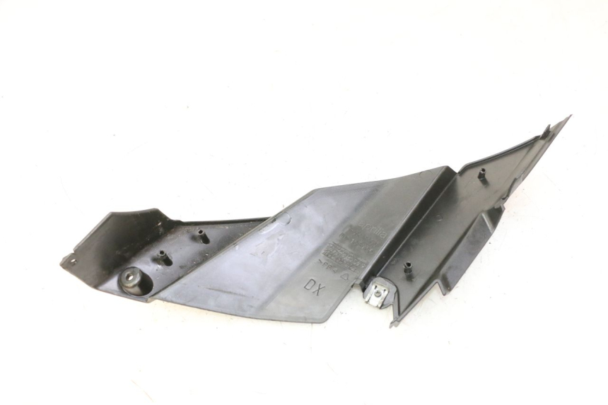 photo de UNTER SITZ VERKLEIDUNG RECHTS APRILIA SR R 2T LC 50 (2018 - 2021)