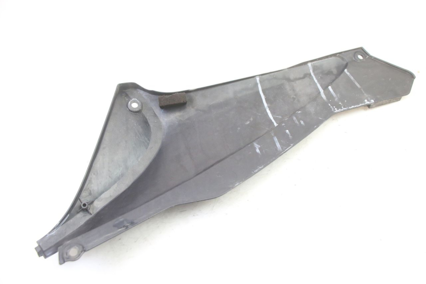 photo de UNTER SITZ VERKLEIDUNG RECHTS HONDA ST PAN EUROPEAN 1300 (2002 - 2013)