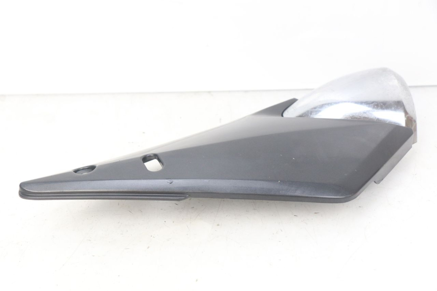 photo de UNTER SITZ VERKLEIDUNG RECHTS SUZUKI GSF N BANDIT 600 (2000 - 2004)