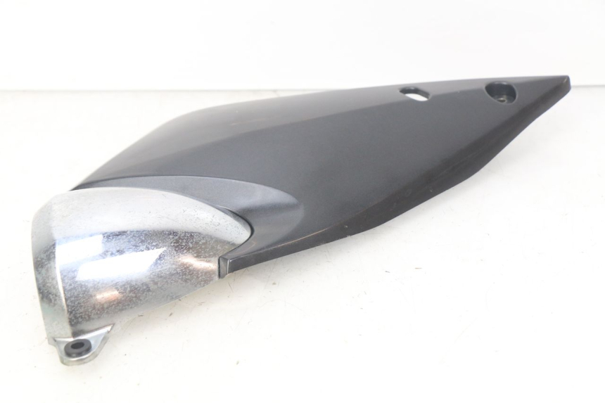 photo de UNTER SITZ VERKLEIDUNG RECHTS SUZUKI GSF N BANDIT 600 (2000 - 2004)