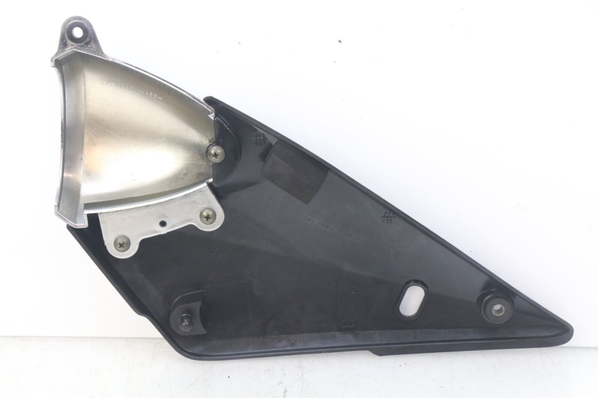 photo de UNTER SITZ VERKLEIDUNG RECHTS SUZUKI GSF N BANDIT 600 (2000 - 2004)