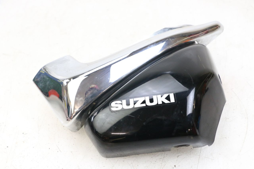 photo de UNTER SITZ VERKLEIDUNG RECHTS SUZUKI VL INTRUDER 125 (2004 - 2007)