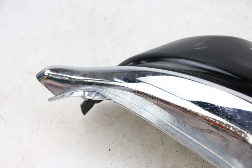 photo de UNTER SITZ VERKLEIDUNG RECHTS SUZUKI VL INTRUDER 125 (2004 - 2007)