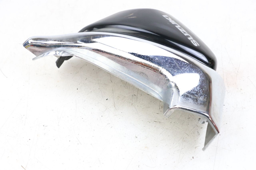 photo de UNTER SITZ VERKLEIDUNG RECHTS SUZUKI VL INTRUDER 125 (2004 - 2007)