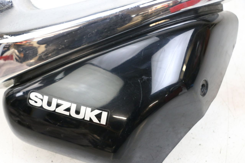 photo de UNTER SITZ VERKLEIDUNG RECHTS SUZUKI VL INTRUDER 125 (2004 - 2007)