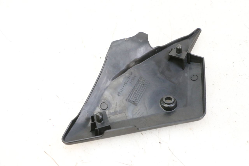 photo de UNTER SITZ VERKLEIDUNG RECHTS SUZUKI SV S 650 (2003 - 2009)