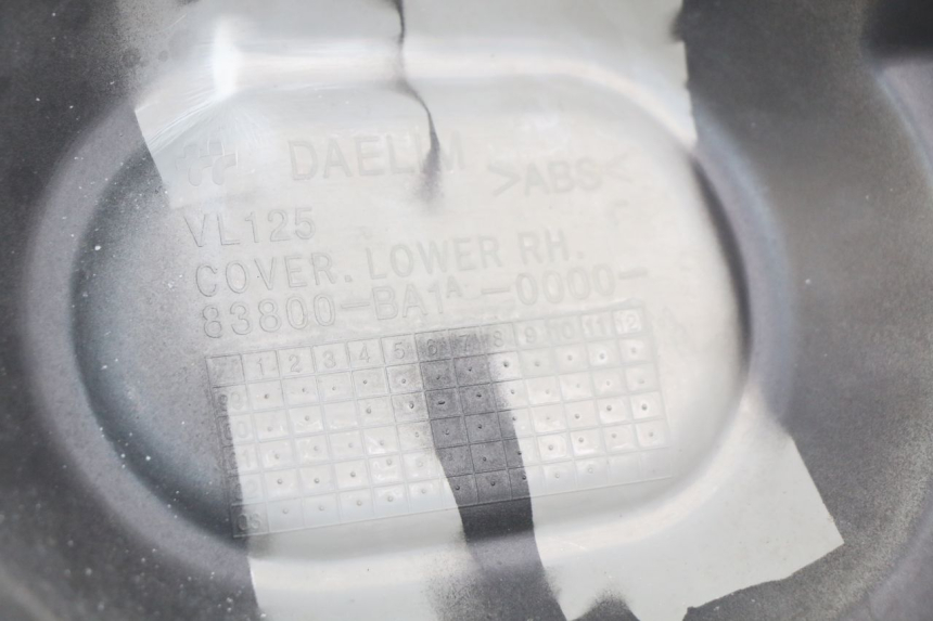 photo de RECHTER SITZBANKDECKEL DAELIM VL DAYSTAR 125 (2000 - 2011)