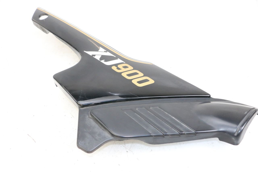 photo de UNTER SITZ VERKLEIDUNG RECHTS YAMAHA XJ F 900 (1983 - 1994)