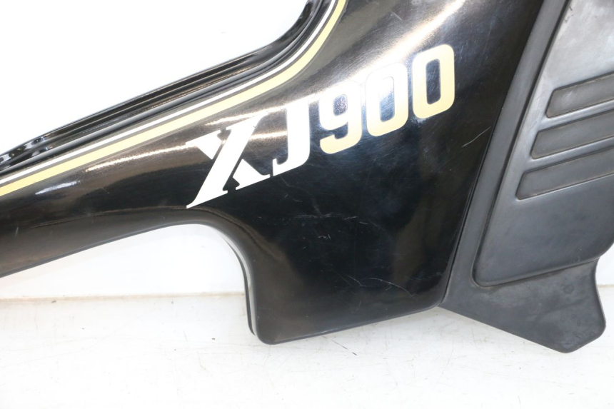 photo de UNTER SITZ VERKLEIDUNG RECHTS YAMAHA XJ F 900 (1983 - 1994)