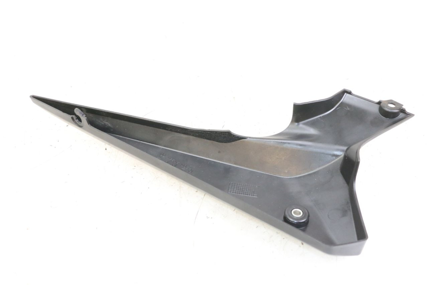 photo de UNTER SITZ VERKLEIDUNG RECHTS YAMAHA XJ6 ABS 600 (2008 - 2016)
