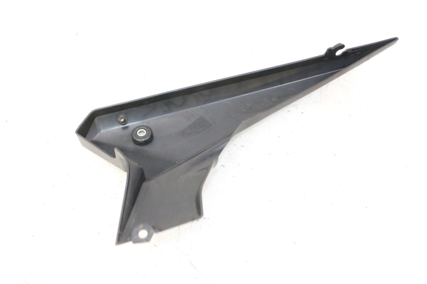 photo de UNTER SITZ VERKLEIDUNG RECHTS YAMAHA XJ6 ABS 600 (2008 - 2016)