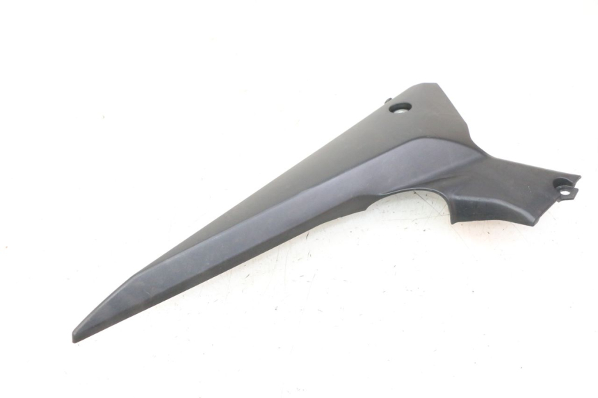photo de UNTER SITZ VERKLEIDUNG RECHTS YAMAHA XJ6 ABS 600 (2008 - 2016)
