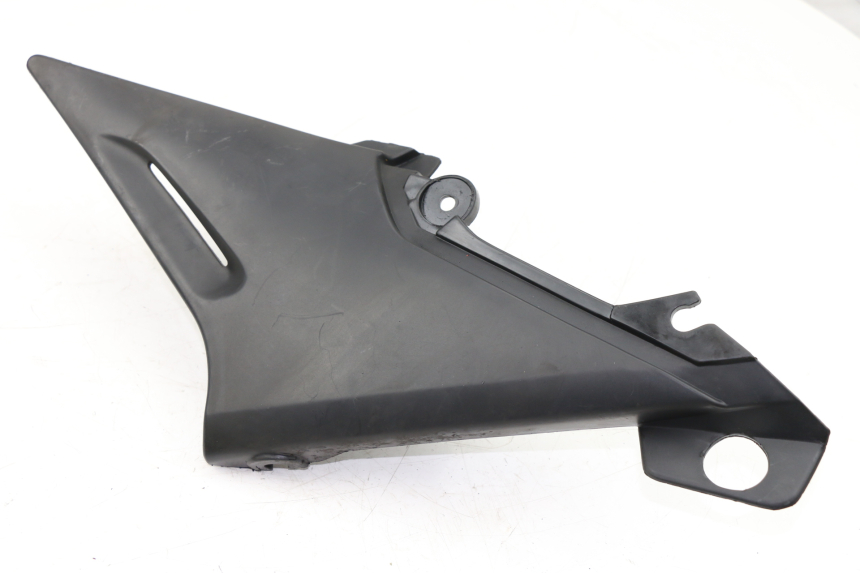 photo de UNTER SITZ VERKLEIDUNG RECHTS YAMAHA XJS DIVERSION 600 (2000 - 2003)