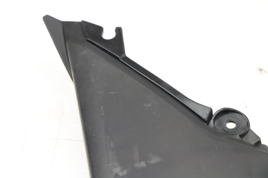 photo de UNTER SITZ VERKLEIDUNG RECHTS YAMAHA XJS DIVERSION 600 (2000 - 2003)