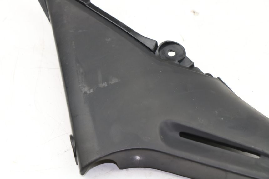 photo de UNTER SITZ VERKLEIDUNG RECHTS YAMAHA XJS DIVERSION 600 (2000 - 2003)