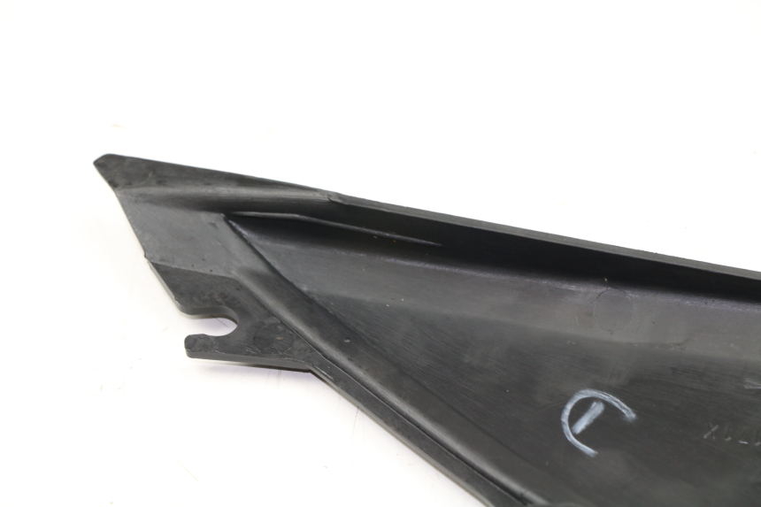 photo de UNTER SITZ VERKLEIDUNG RECHTS YAMAHA XJS DIVERSION 600 (2000 - 2003)