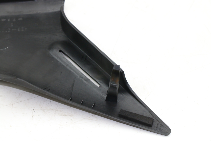 photo de UNTER SITZ VERKLEIDUNG RECHTS YAMAHA XJS DIVERSION 600 (2000 - 2003)