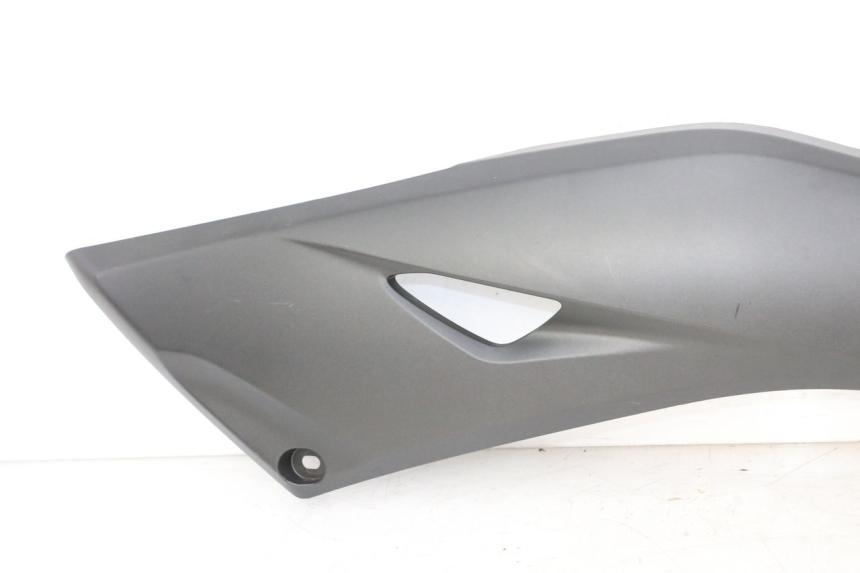 photo de UNTER SITZ VERKLEIDUNG RECHTS YAMAHA XMAX X-MAX 125 (2021 - 2025)