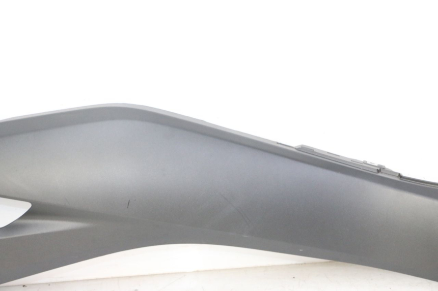 photo de UNTER SITZ VERKLEIDUNG RECHTS YAMAHA XMAX X-MAX 125 (2021 - 2025)