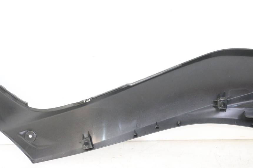 photo de UNTER SITZ VERKLEIDUNG RECHTS YAMAHA XMAX X-MAX 125 (2021 - 2025)