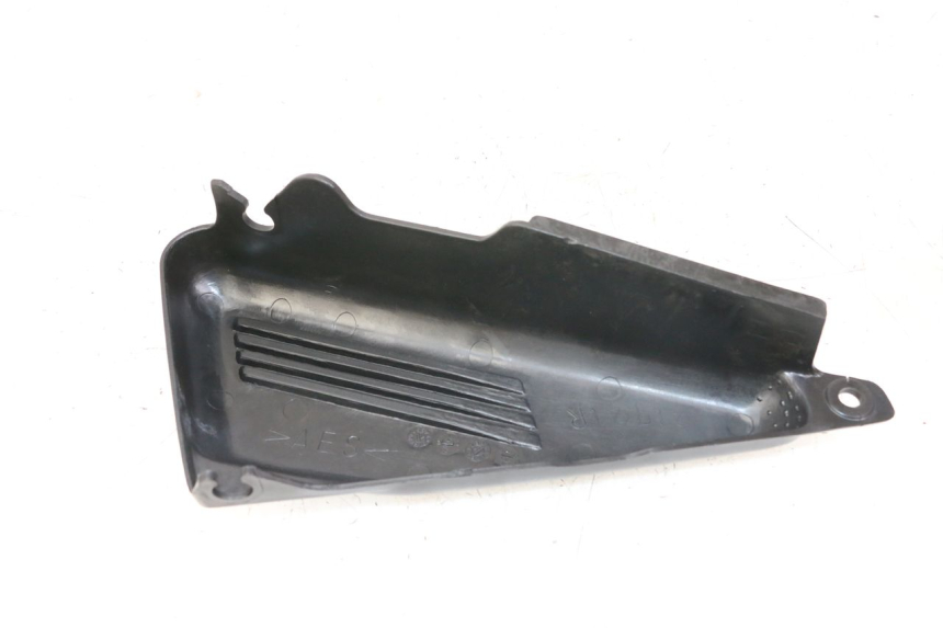 photo de UNTER SITZ VERKLEIDUNG RECHTS YAMAHA FZS FAZER 600 (2001 - 2003)