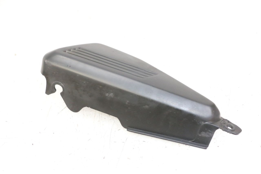 photo de UNTER SITZ VERKLEIDUNG RECHTS YAMAHA FZS FAZER 600 (2001 - 2003)