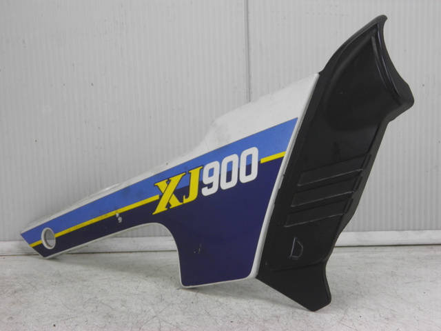 photo de UNTER SITZ VERKLEIDUNG RECHTS YAMAHA XJ F 900 (1983 - 1994)