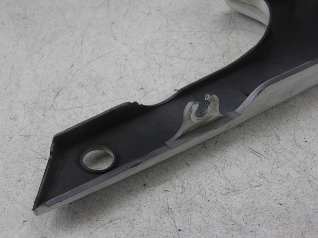 photo de UNTER SITZ VERKLEIDUNG RECHTS YAMAHA XJ F 900 (1983 - 1994)