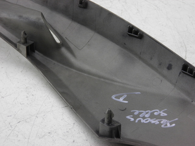 photo de UNTER SITZ VERKLEIDUNG RECHTS YAMAHA XP T-MAX TMAX 500 (2004 - 2007)