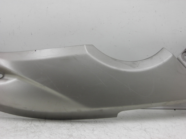 photo de UNTER SITZ VERKLEIDUNG RECHTS YAMAHA XP T-MAX TMAX 500 (2004 - 2007)
