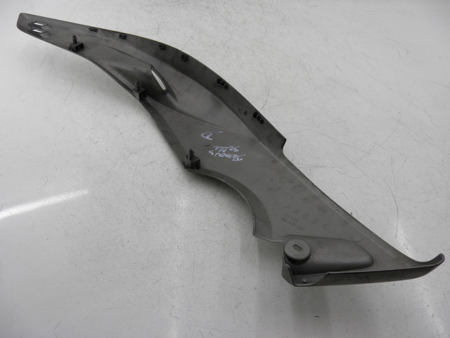 photo de UNTER SITZ VERKLEIDUNG RECHTS YAMAHA XP T-MAX TMAX 500 (2004 - 2007)