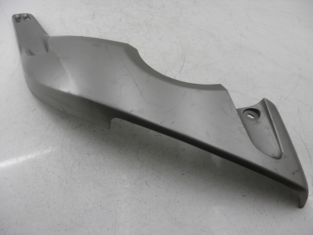 photo de UNTER SITZ VERKLEIDUNG RECHTS YAMAHA XP T-MAX TMAX 500 (2004 - 2007)